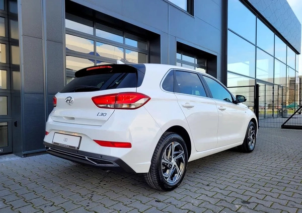 Hyundai I30 cena 98318 przebieg: 5, rok produkcji 2023 z Ostrzeszów małe 254